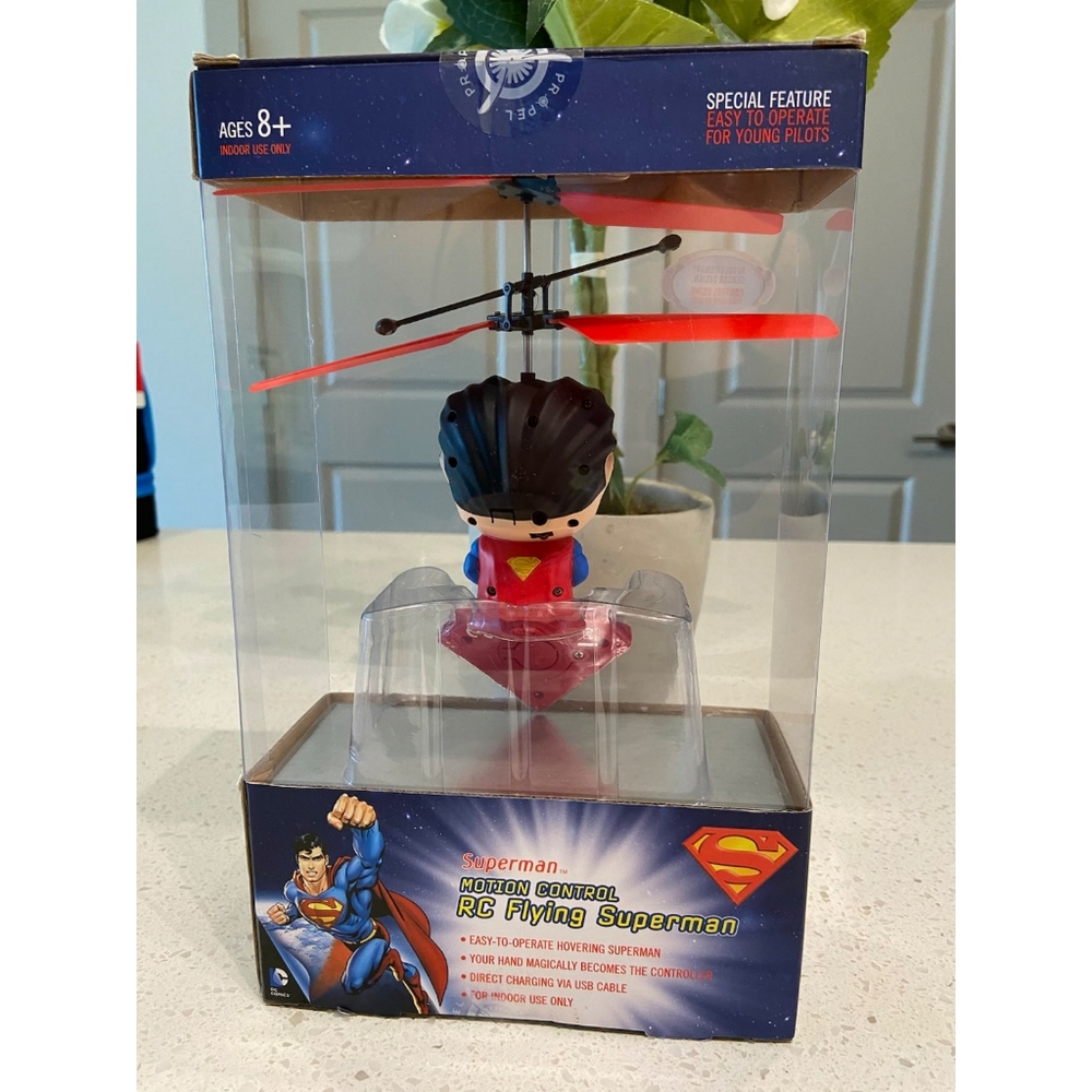 Motion Control RC Flying Superman - Picture 2 of 4